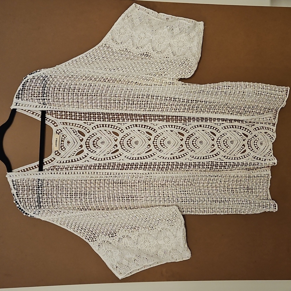 White crocheted tatted Lacey Looking cover up ADORA Sz. M/L  Beach Vaca